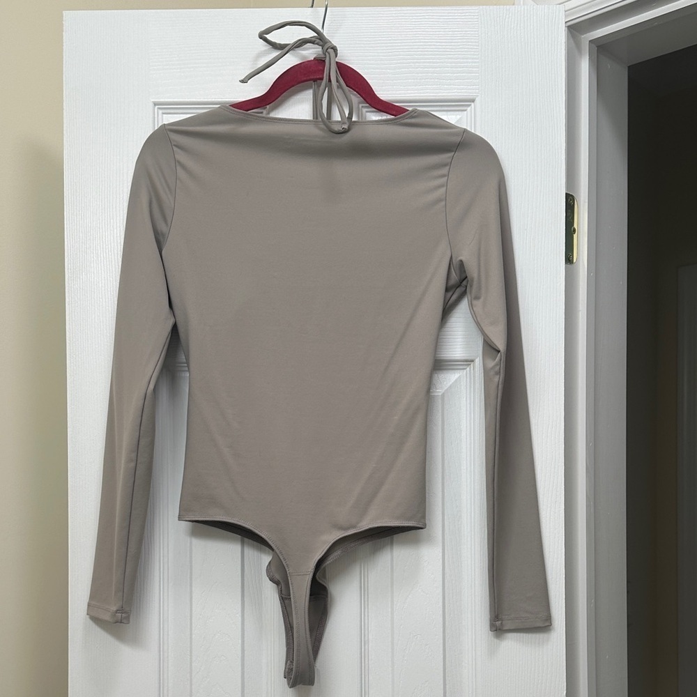 Like New! Abercrombie & Fitch Taupe Long Sleeve Bodysuit - Picture 3 of 3